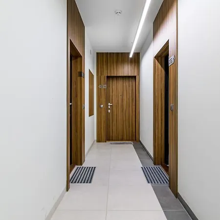 Maya's Flats & Resorts 32 - Garden Gate Apartamento *